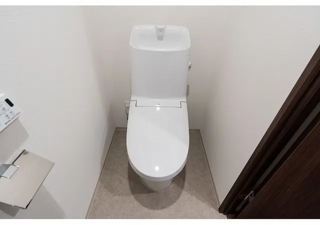 Oase Nippori Residence - Interior - ["Toilet seat", "Toilet", "Plumbing fixture"]