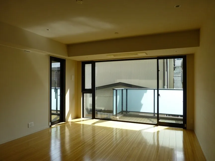 RESIDIA Gotenyama - Interior - ["Building", "Fixture", "Shade"]