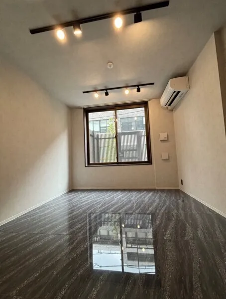 EXAM AKASAKA - Interior - ["Wood", "Flooring", "Ceiling"]