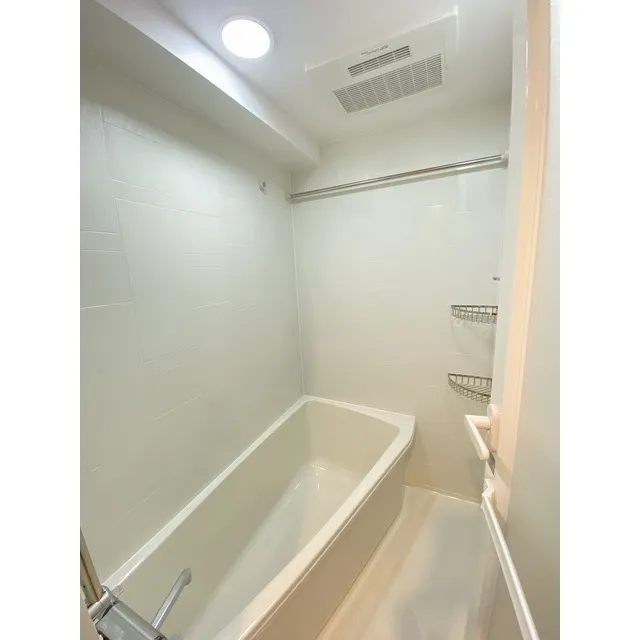 Comforia Higashioi I - Interior - ["Bathtub", "Plumbing fixture", "Building"]