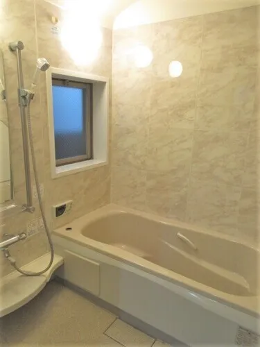 5-3-5 Kamimeguro, Meguro-Ku, Tokyo - Interior - ["Plumbing fixture", "Bathtub", "Tap"]