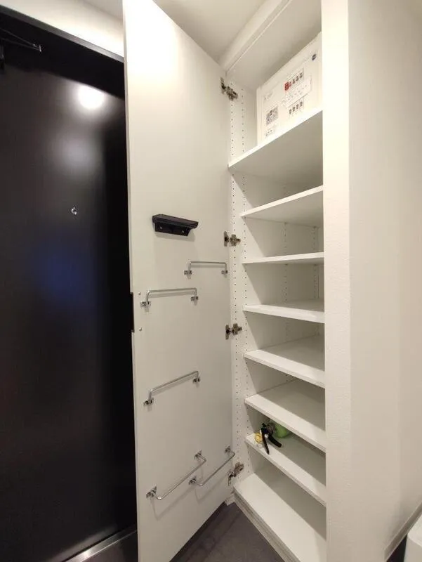 Cross Residence Takadanobaba - Interior - ["Flooring", "Shelving", "Household hardware"]