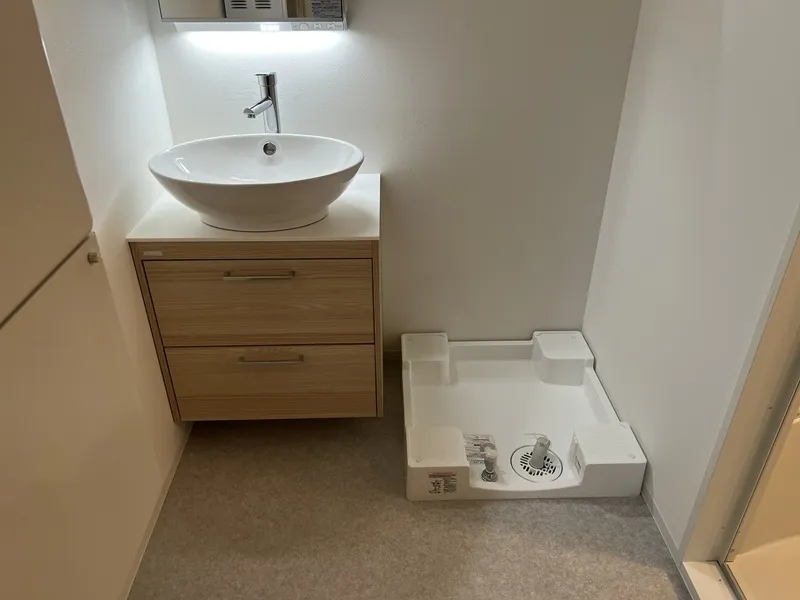 ALATO Morishita II - Interior - ["Bathroom Sink", "Flooring", "Bathroom cabinet"]