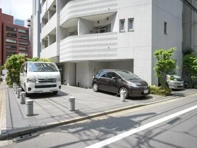 Cresidence Toranomon - Exterior - ["Automotive parking light", "Car", "Wheel"]