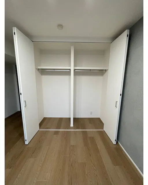 LOOP-M - Interior - ["Fixture", "Wood", "Floor"]
