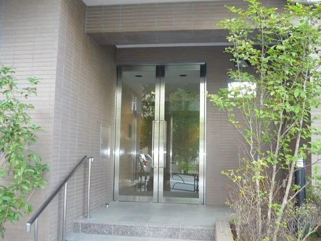 Fine Crest Kamimeguro - Exterior - ["Plant", "Door", "Fixture"]