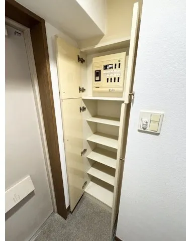 Sky Court Ginza East No. 2 - Interior - ["Wood", "Flooring", "Door"]
