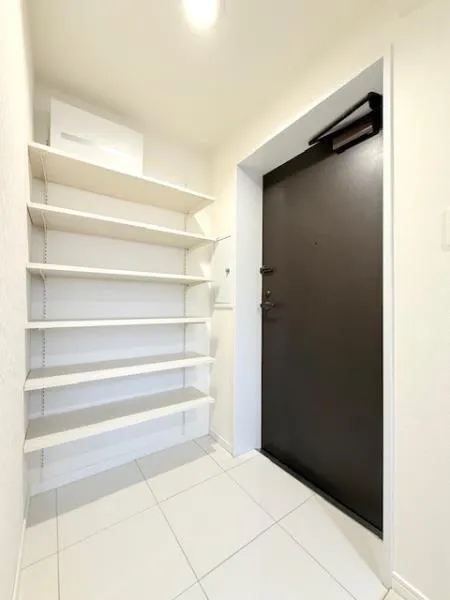 Lier Wakamatsucho - Interior - ["Flooring", "Wall", "Floor"]