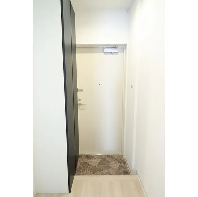 Sharm Toyo - Interior - ["Door", "Building", "Fixture"]