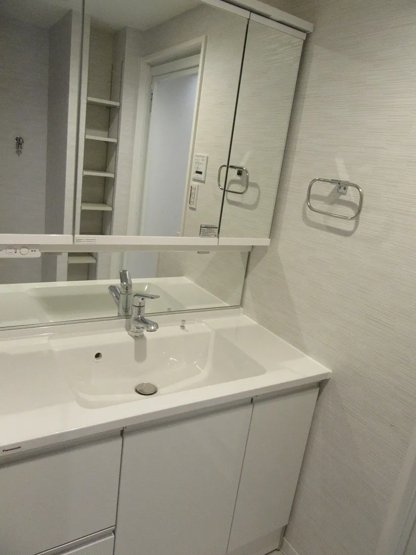 Due Nerima - Interior - ["Flooring", "Floor", "Plumbing fixture"]