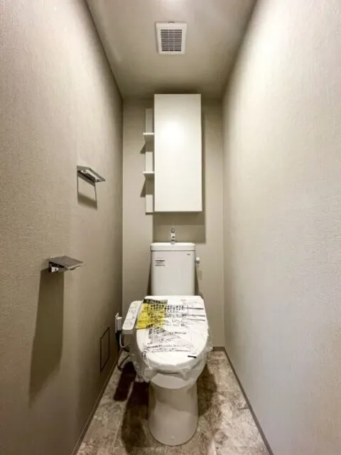 Royal Parks Ariake - Interior - ["Toilet seat", "Toilet", "Flooring"]