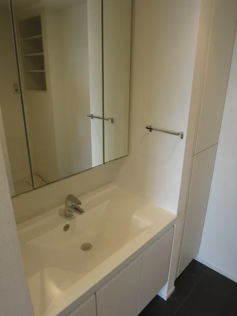 Residence Shirokane Park Front - Interior - ["Brown", "Mirror", "Plumbing fixture"]