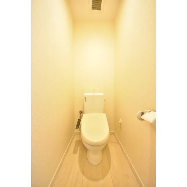 Ravient Asakusa Kototoi - Interior - ["Toilet", "Toilet seat", "Product"]