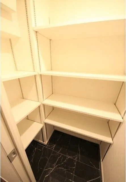 Harmony Residence Shinjuku Yotsuya - Interior - ["Shelving", "Rectangle", "Wood"]