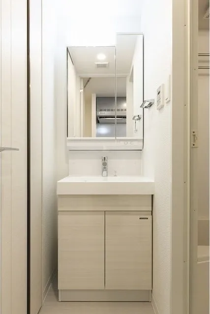 KURAMAE214 - Interior - ["Flooring", "Plumbing fixture", "Interior design"]