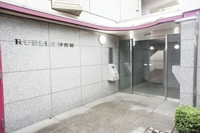 RUELLE Jingumae - Exterior - ["Plant", "Fixture", "Rectangle"]