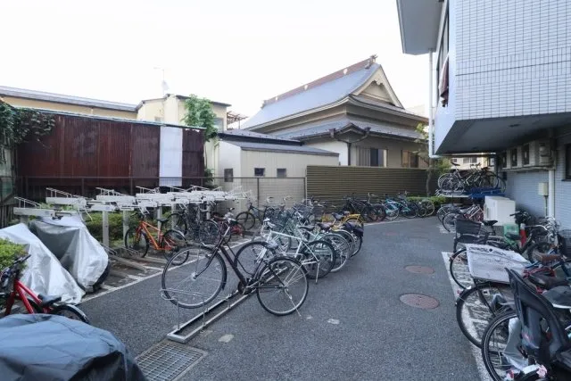 Flor Sugamo - Exterior - ["Bicycle wheel", "Bicycle", "Bicycle tire"]