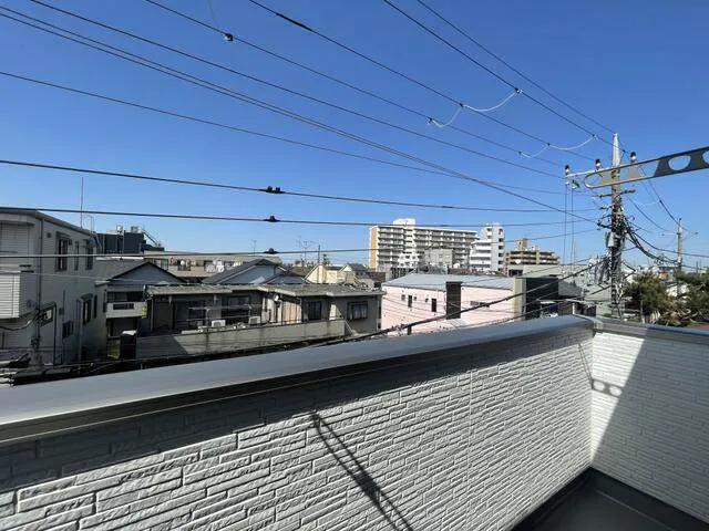 Mare Saginomiya - Interior - ["Overhead power line", "Electrical cable", "Electrical network"]