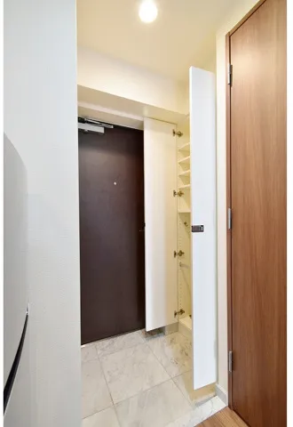 Dearly Alicious Port District Coast - Interior - []
