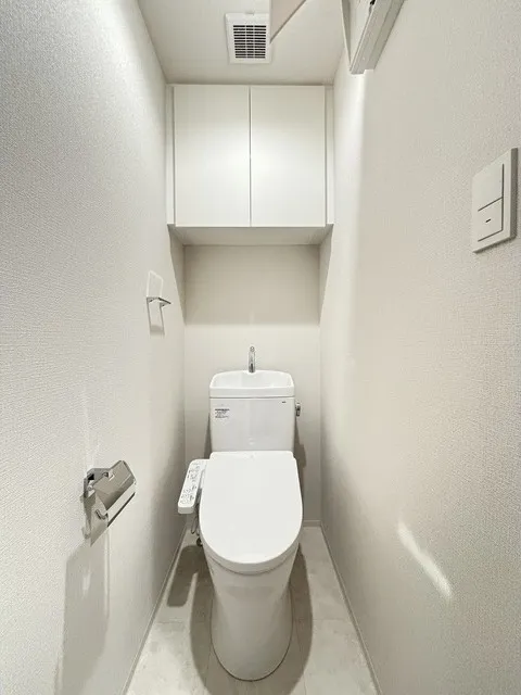 Daffitto Kinshicho - Interior - ["Toilet seat", "Toilet", "Plumbing fixture"]