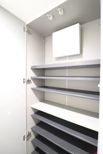 GranDuo Chitose Funabashi 5 - Interior - ["Shelving", "Shelf", "Interior design"]