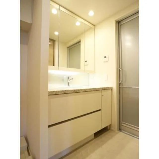 Brillia Towers Meguro North Residence - Interior - ["Mirror", "Building", "Cabinetry"]
