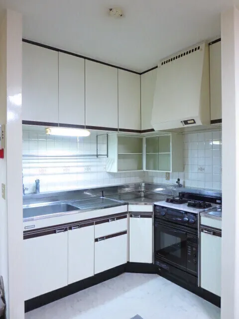 Hongo Ikizaka Heights - Interior - ["Tap", "Cabinetry", "Countertop"]