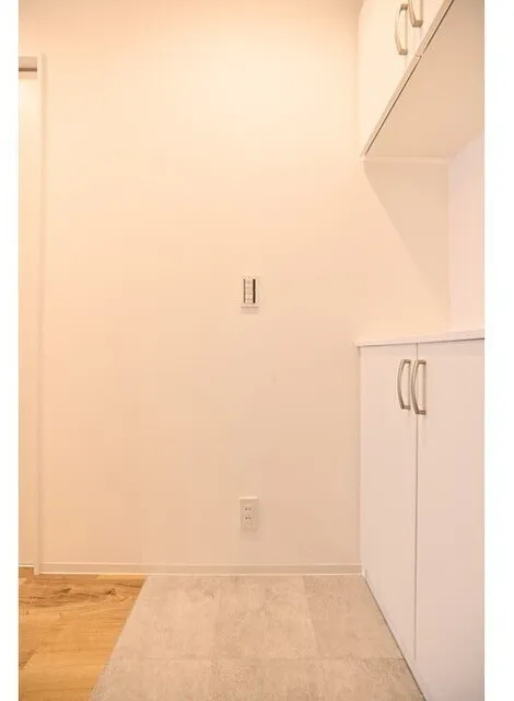 False Class Takadanobaba - Interior - ["Flooring", "Wall", "Floor"]