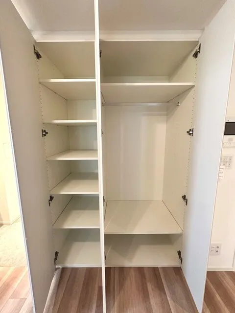Baus Flats Nihonbashi Hamacho - Interior - ["Furniture", "Shelf", "Cabinetry"]