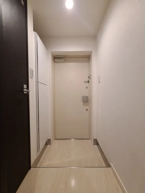 AGRATIO Meguro Suwayama - Interior - ["Door", "Fixture", "Building"]