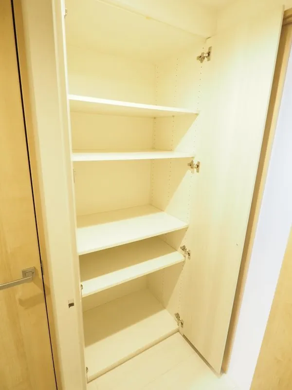 Residia Bunkyo Otowa - Interior - ["Furniture", "Fixture", "Shelving"]