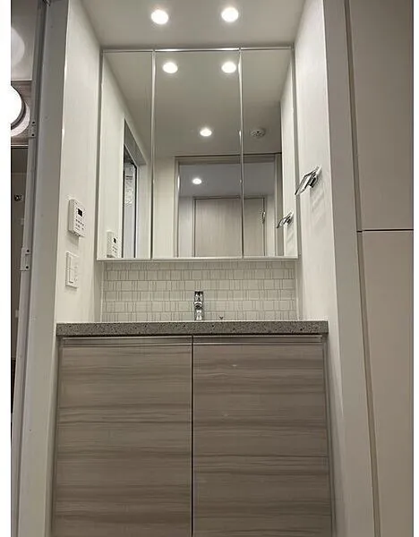 The Park Ones Fukagawa Monzen-Nakacho - Interior - ["Bathroom cabinet", "Flooring", "Interior design"]