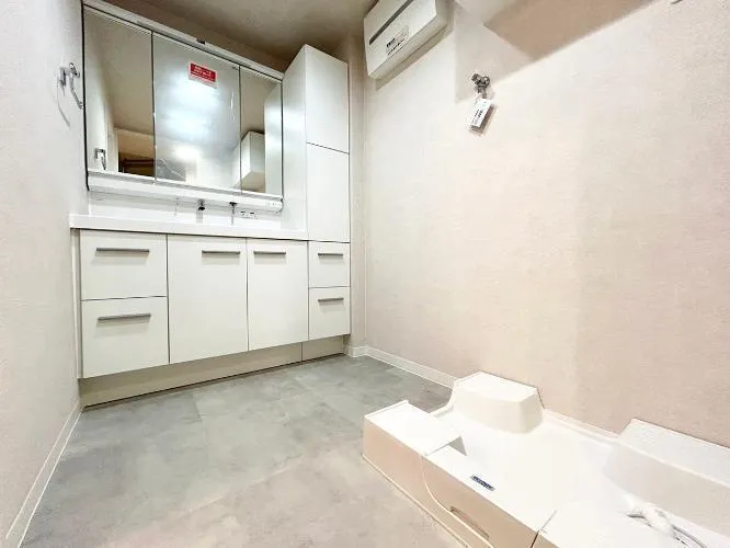 Sun Heights Yachiyodai Room 610