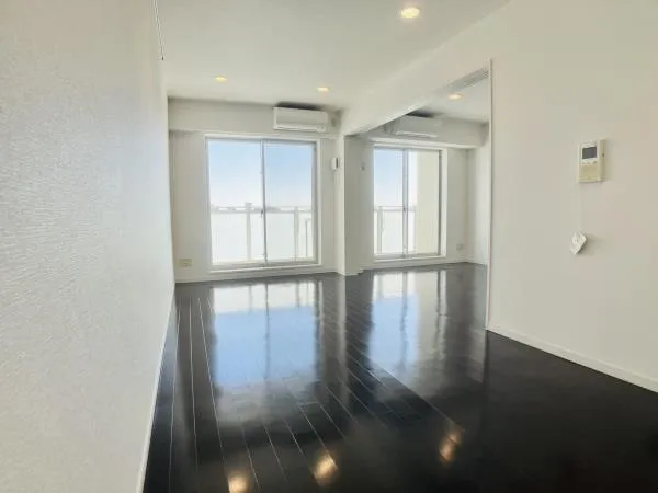 Brillia Ist Sangenjaya Ivy Terrace - Interior - ["Flooring", "Floor", "Ceiling"]