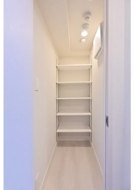Comfortia Liv Komagome Nishigahara - Interior - ["Wood", "Flooring", "Ceiling"]