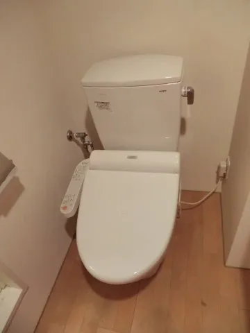 Blanche Shin-Nakano - Interior - ["Toilet seat", "Plumbing fixture", "Toilet"]
