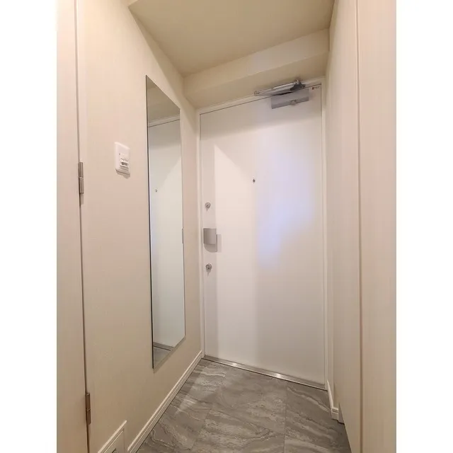 Comforia Higashioi II - Interior - ["Building", "Door", "Fixture"]