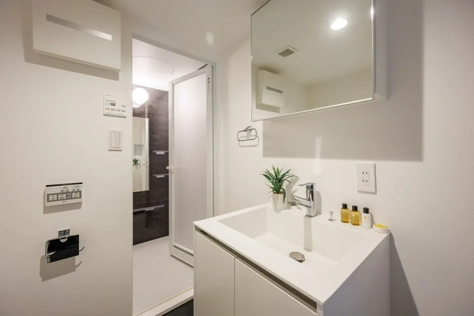 Hmlet Shinjuku Gyoenmae II - Interior - ["Interior design", "Plumbing fixture", "Flooring"]
