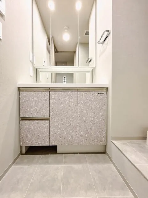Royal Parks Ariake - Interior - ["Flooring", "Floor", "Bathroom cabinet"]