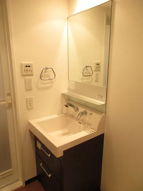 THE CUBE - Interior - ["Bathroom", "Room", "Property"]