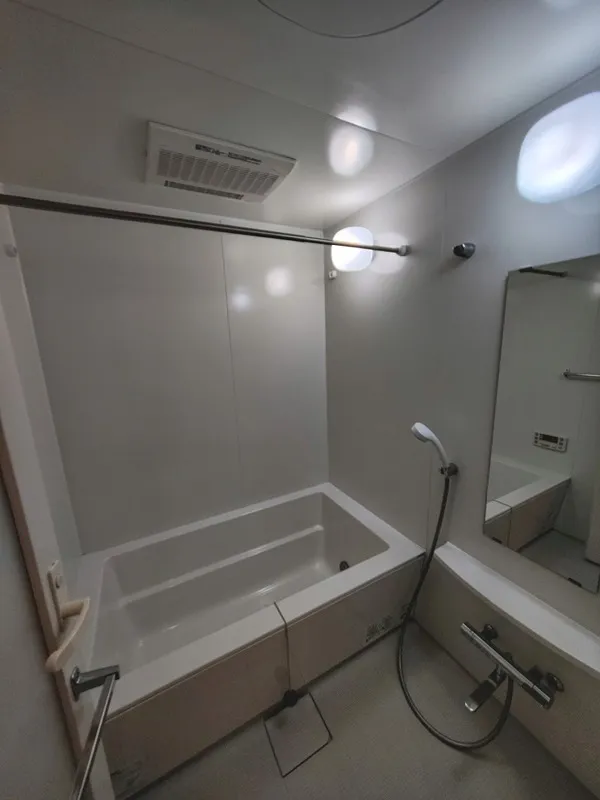 Prince Estimaison - Interior - ["Plumbing fixture", "Bathroom", "Flooring"]