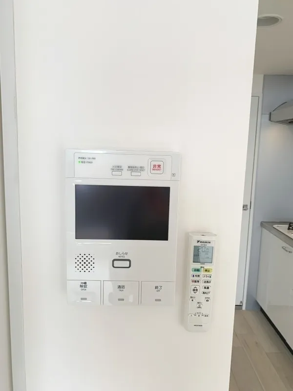 Doue Gakugeidaigaku - Interior - ["Electronic device", "Major appliance", "Technology"]