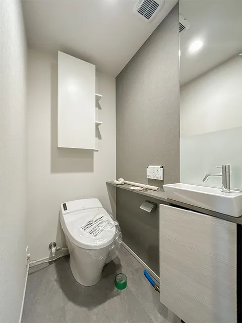 Royal Parks Shinagawa - Interior - ["Mirror", "Property", "Plumbing fixture"]