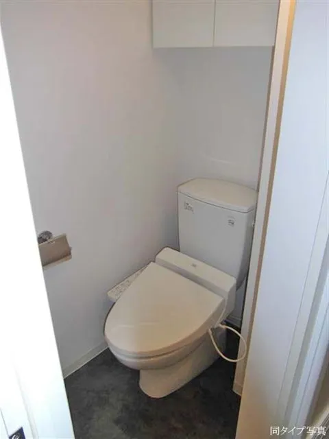 FLEG Mita Grato - Interior - ["Toilet seat", "Toilet", "Bathroom"]