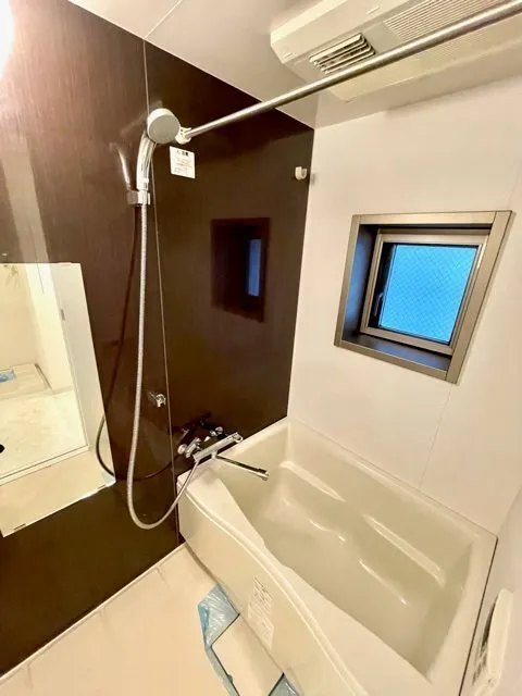 Residia Nakaochiai - Interior - ["Plumbing fixture", "Bathtub", "Flooring"]
