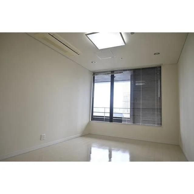 Shibuya Property Tower - Interior - ["Window", "Building", "Fixture"]
