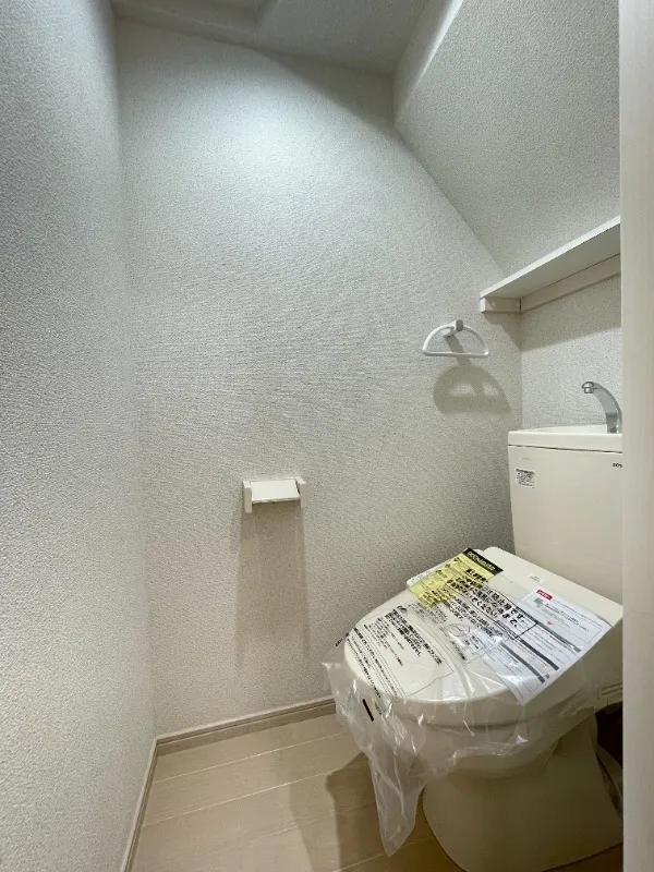 Mare Meidaimae II - Interior - ["Flooring", "Floor", "Toilet"]