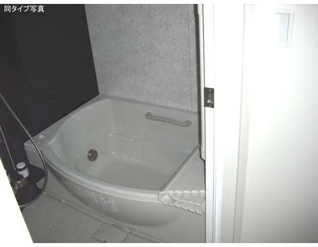 Comforia Kudan - Interior - ["Bathtub", "Plumbing fixture", "Product"]