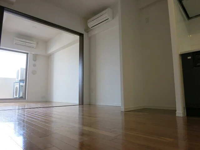 Esty Maison Toyosu Residence - Interior - ["Floor", "Flooring", "Ceiling"]