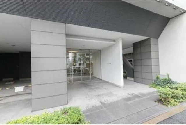 Trestage Yotsuya - Exterior - Main Entrance